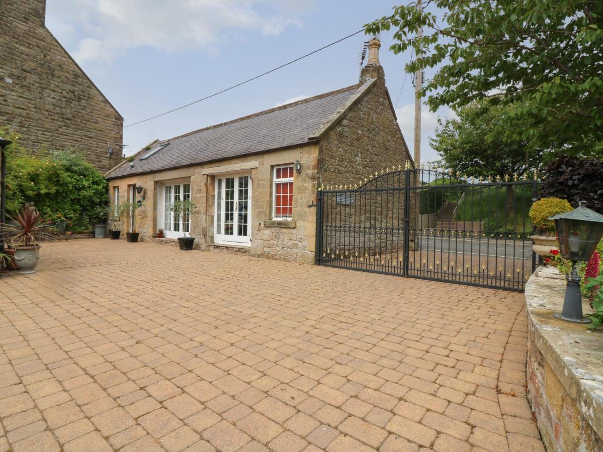 The Coach House Villa Duns Bagian luar foto